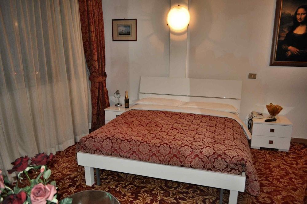 Hotel Giulietta E Romeo Casal Palocco Kültér fotó