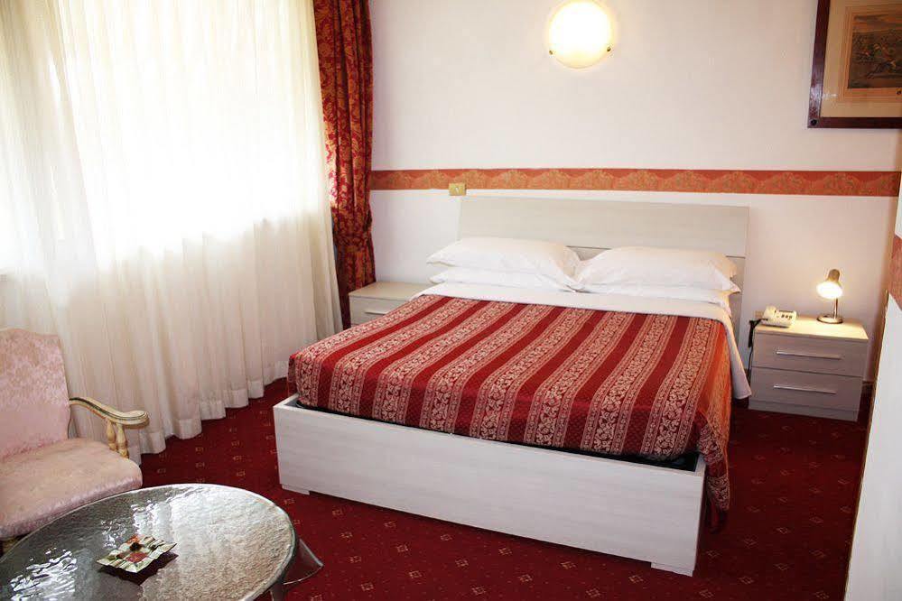 Hotel Giulietta E Romeo Casal Palocco Kültér fotó
