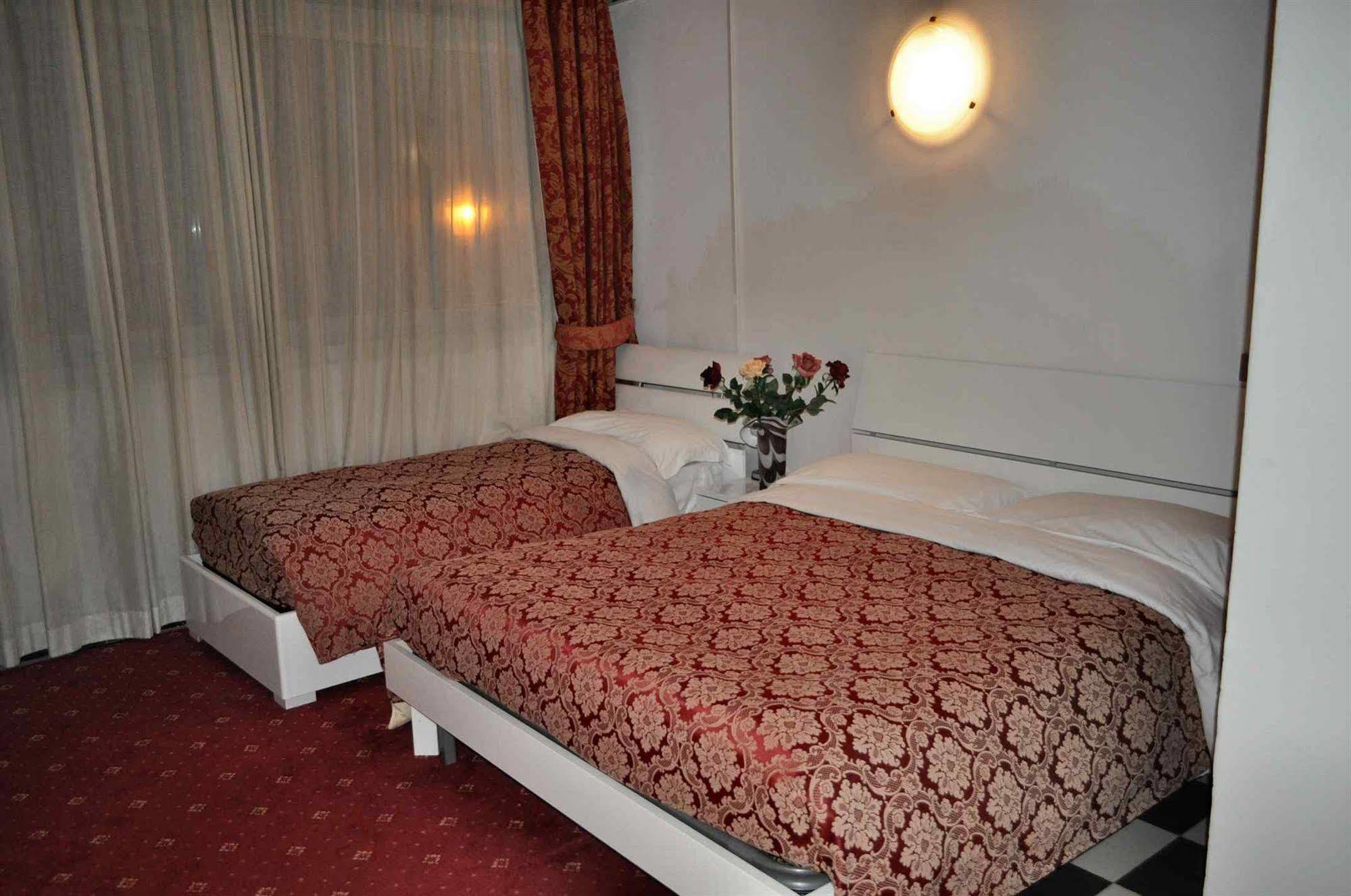 Hotel Giulietta E Romeo Casal Palocco Kültér fotó